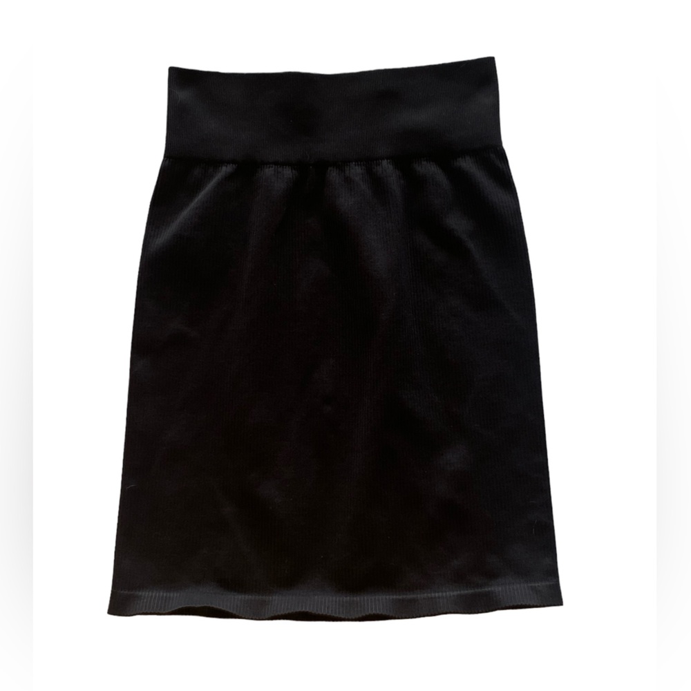OQQ Ribbed Black Skirt Size M. Excellent Condition!